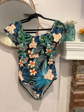 Figure flattering beautiful “Stylish” tropical one-piece swimsuit size-M